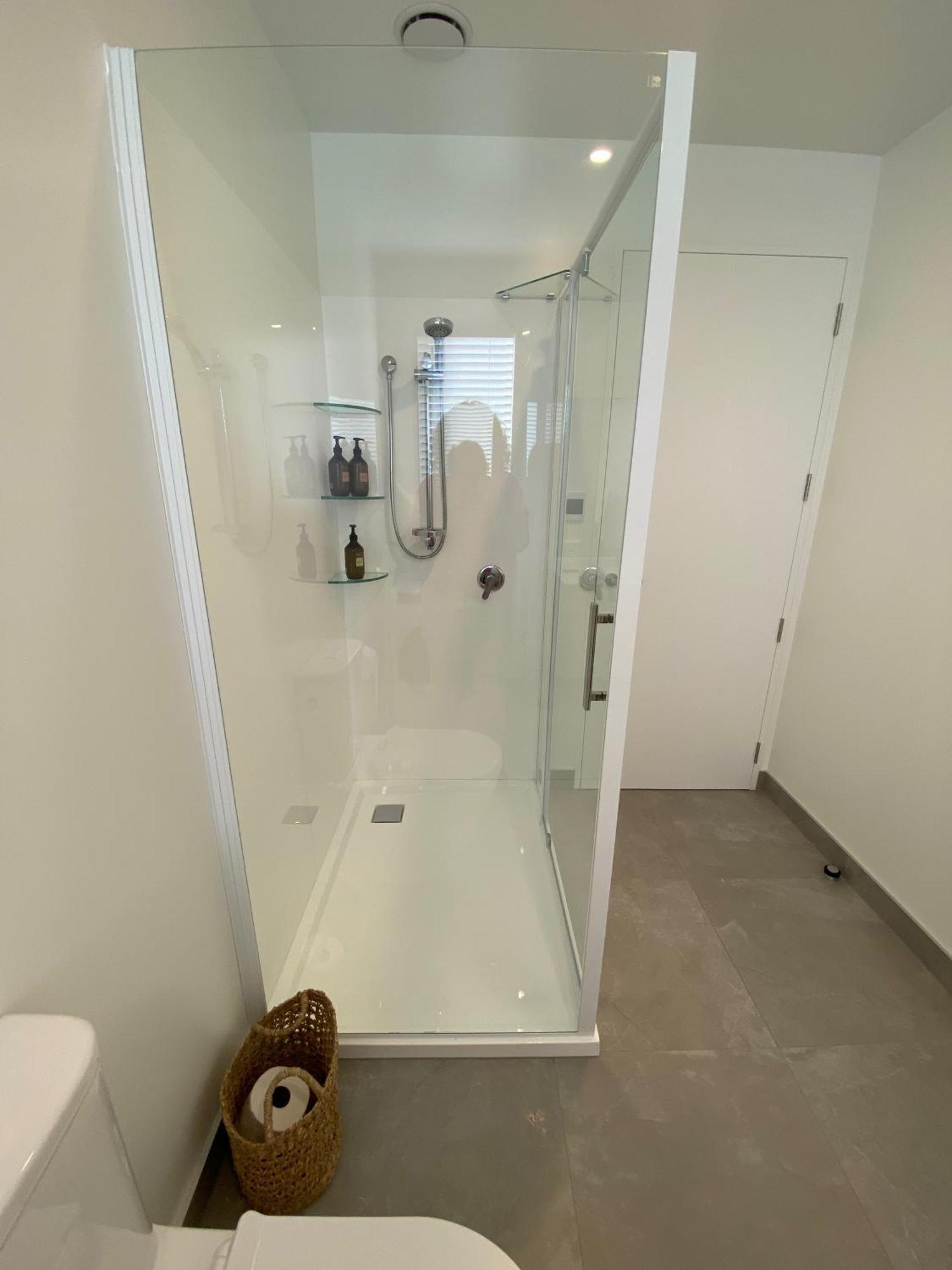 Lake Views - New Apartment With Room To Relax วานากา ภายนอก รูปภาพ