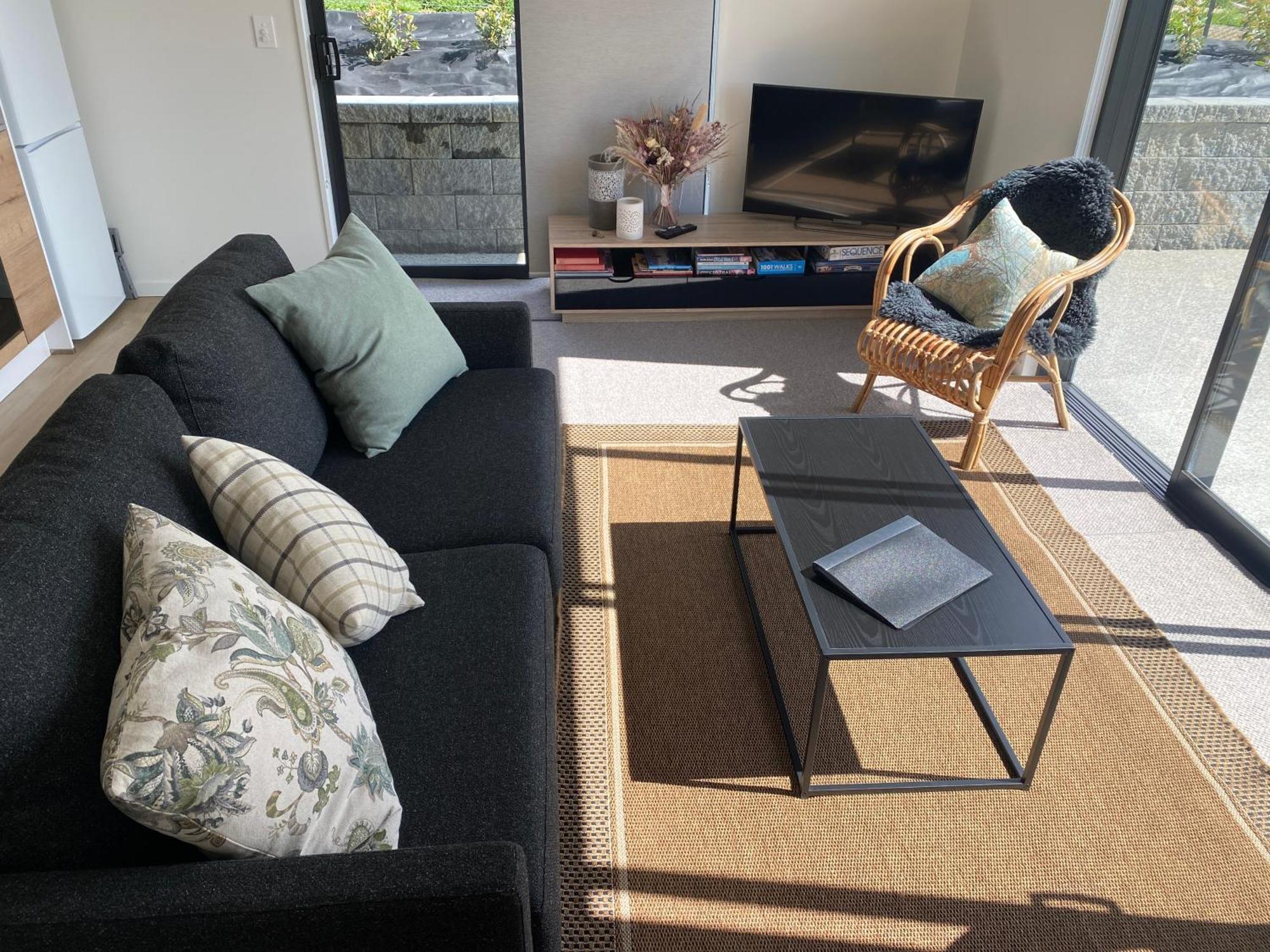 Lake Views - New Apartment With Room To Relax วานากา ภายนอก รูปภาพ