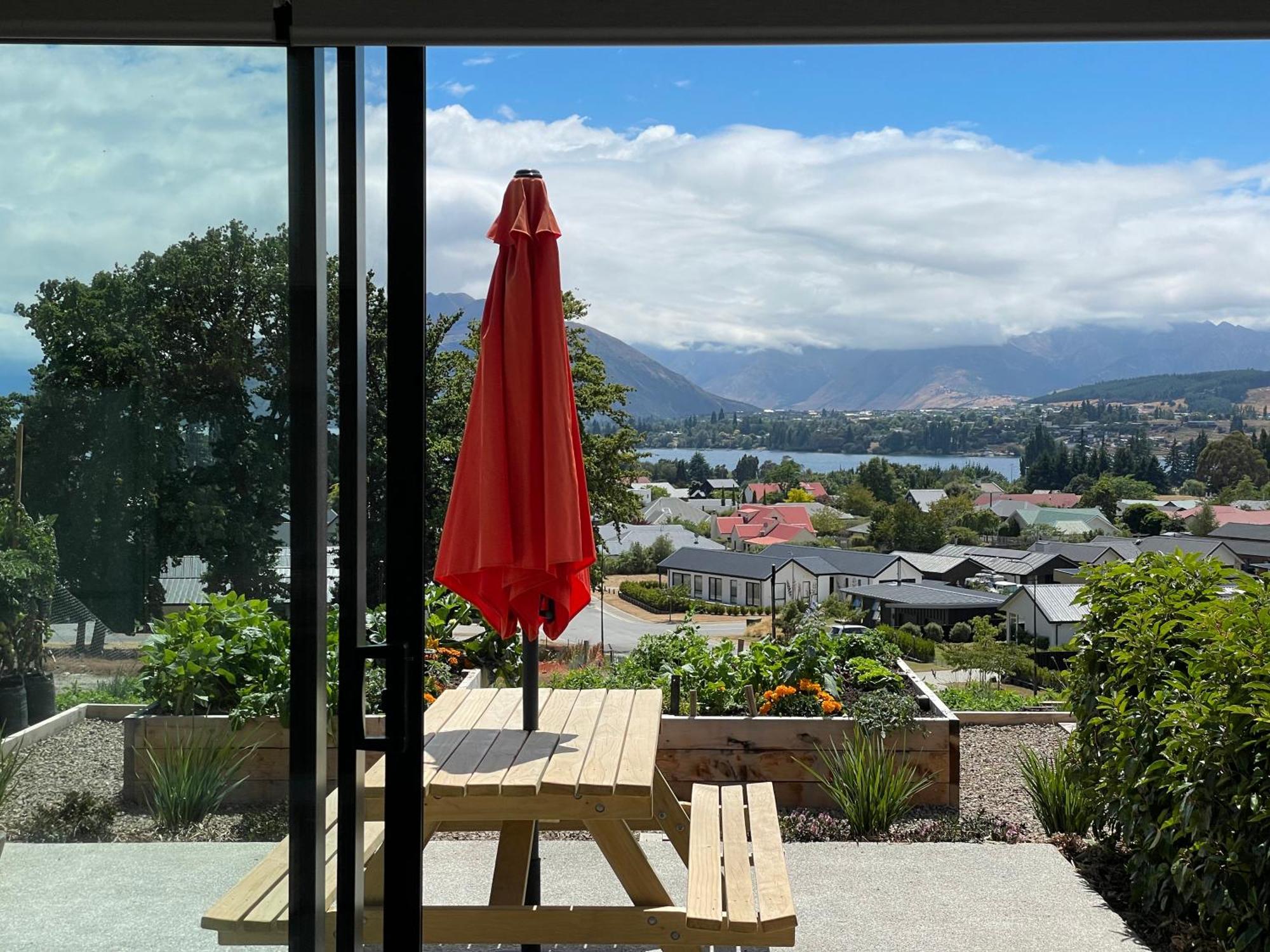 Lake Views - New Apartment With Room To Relax วานากา ภายนอก รูปภาพ